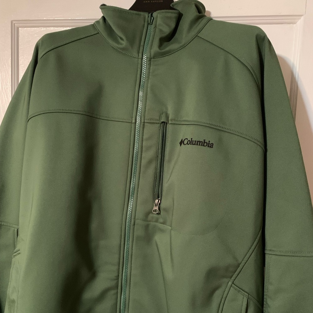 Columbia Mens zip up coat, XL